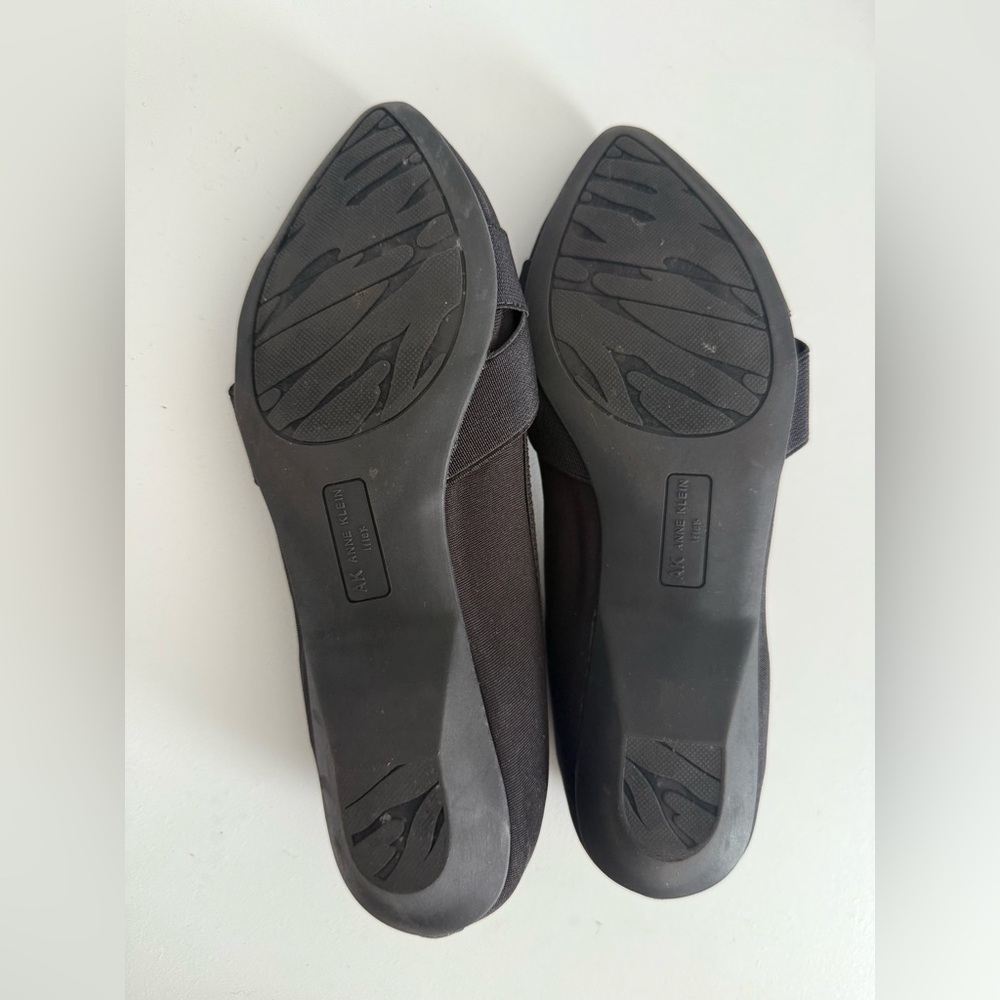 Anne Klein Black Womens Flats - Picture 3 of 6